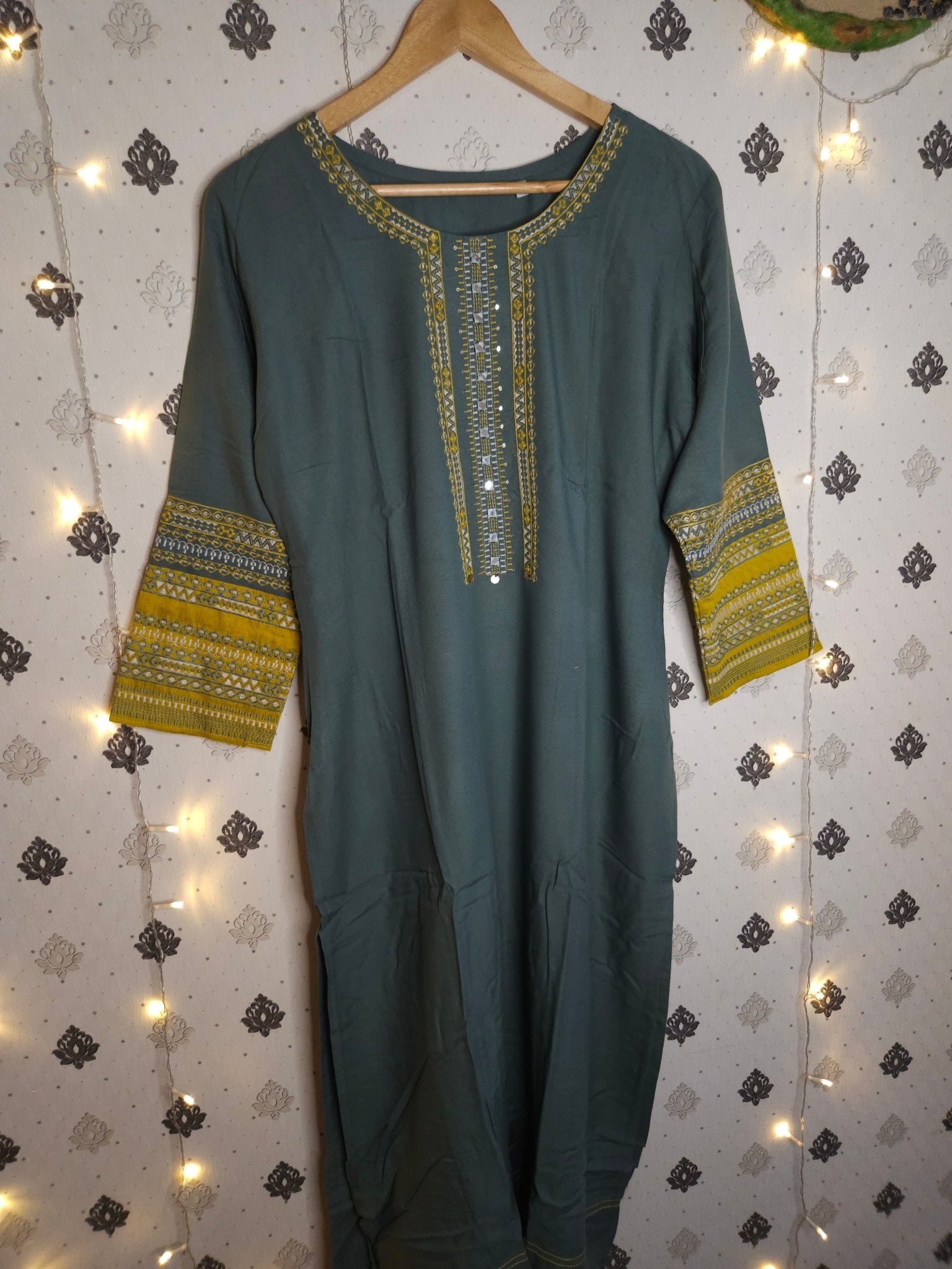 Daily wear kurta with embroidered neck and sleeves - All things Beautiful ✨️  #