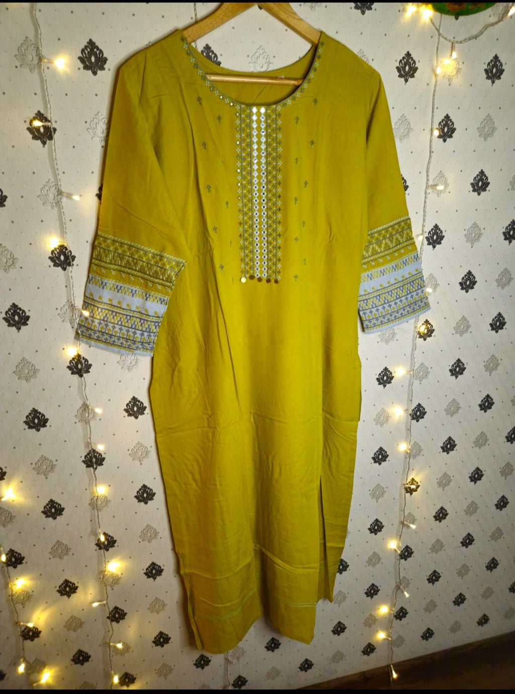 Daily wear kurta with embroidered neck and sleeves - All things Beautiful ✨️  #