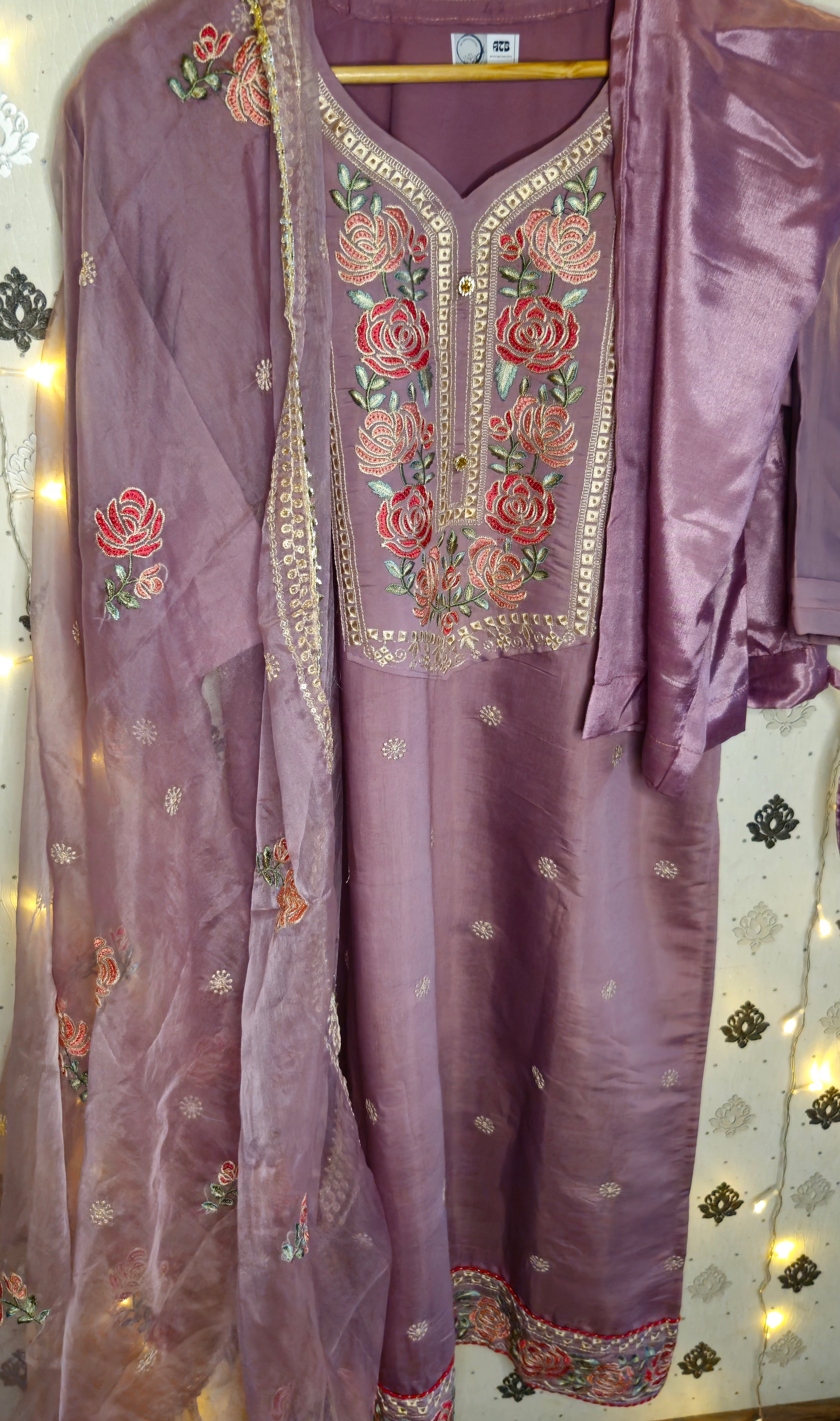 Mauve embroidered kurta set - All things Beautiful ✨️ 