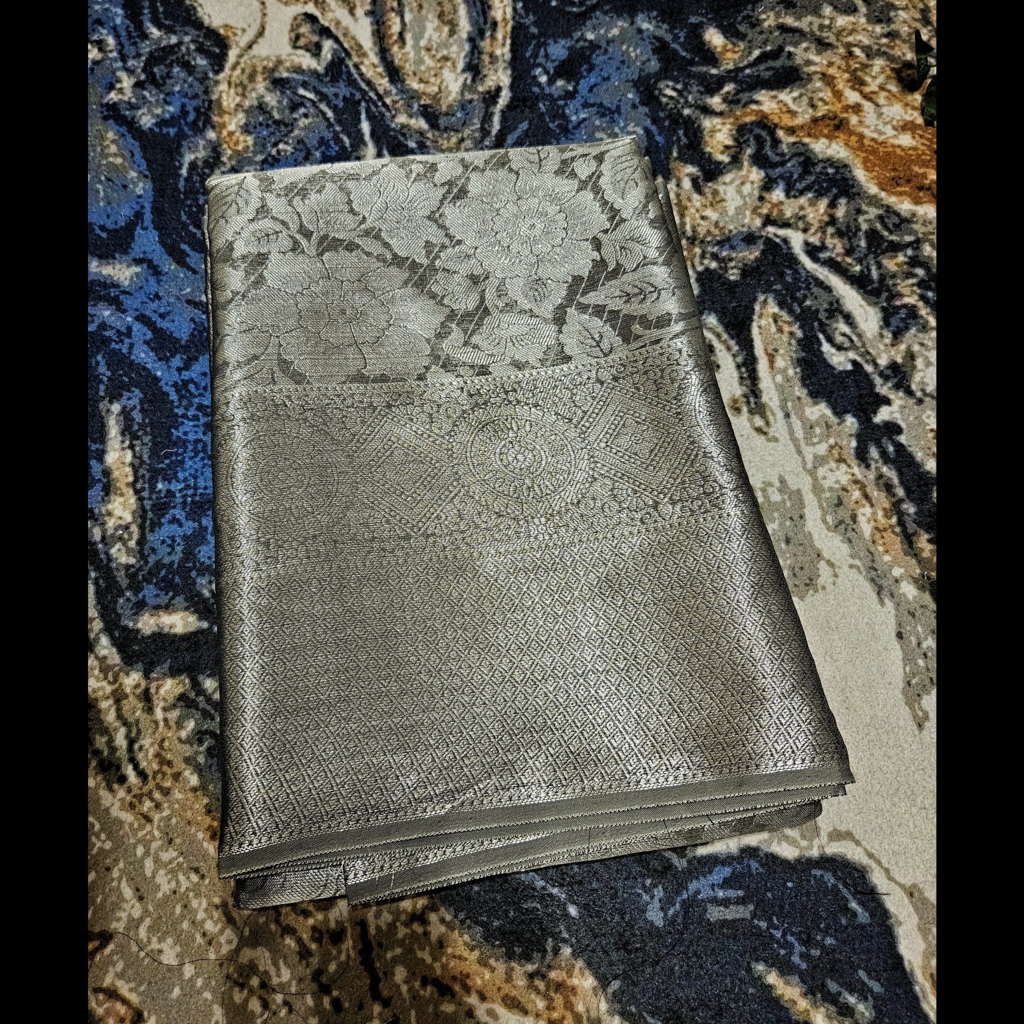 Metallic Grey Kubera Pattu saree - All things Beautiful ✨️ 